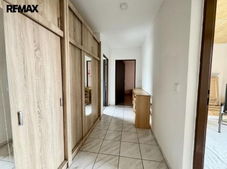 Chodba se skříněmi | Prodej - výrobní prostor, 313 m²