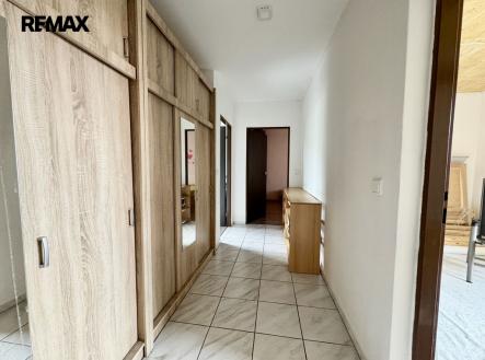 Chodba se skříněmi | Prodej - výrobní prostor, 313 m²