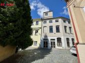 Prodej - nájemní dům, 800 m²