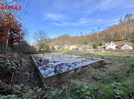 Základová deska | Prodej - pozemek pro bydlení, 1 071 m²