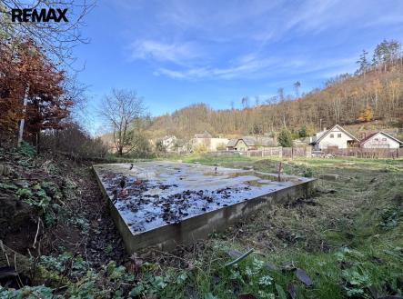 Základová deska | Prodej - pozemek pro bydlení, 1 071 m²