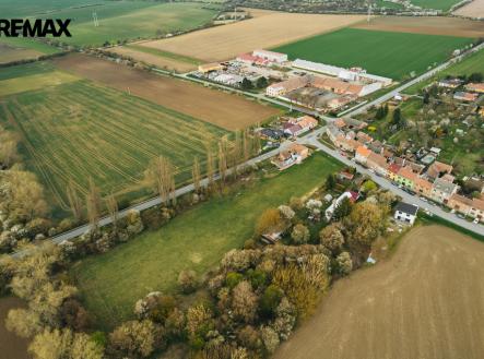 karel-pozemek-2026-04-04-18.jpg | Prodej - pozemek pro bydlení, 1 211 m²