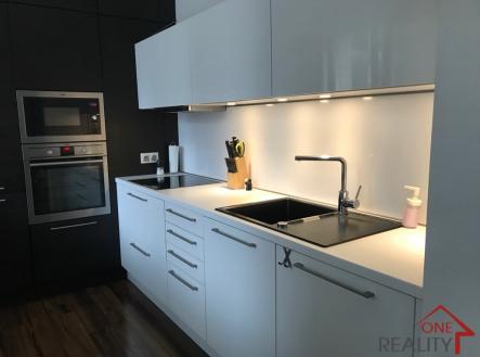 0BF4FA25-C0D0-40B2-B6E7-7A484F901A47_1_105_c | Pronájem bytu, 4+kk, 85 m²