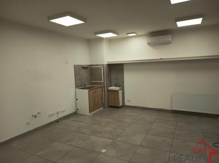 Pronájem - obchodní prostor, 56 m²