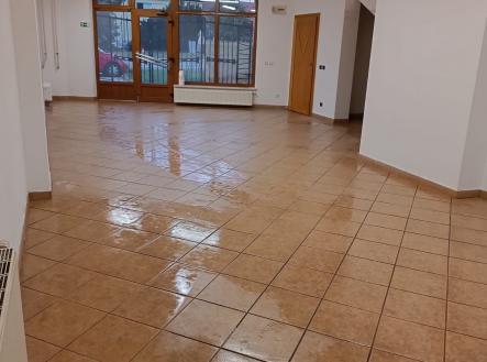 PHOTO-2024-08-31-20-21-49 | Pronájem - obchodní prostor, 90 m²