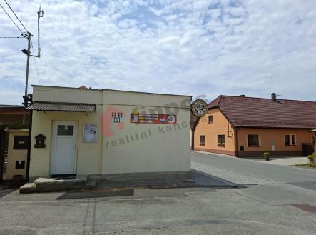 Pronájem - komerční objekt, nákupní středisko, 94 m²