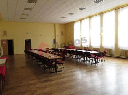 Pronájem - komerční objekt, nákupní středisko, 495 m²