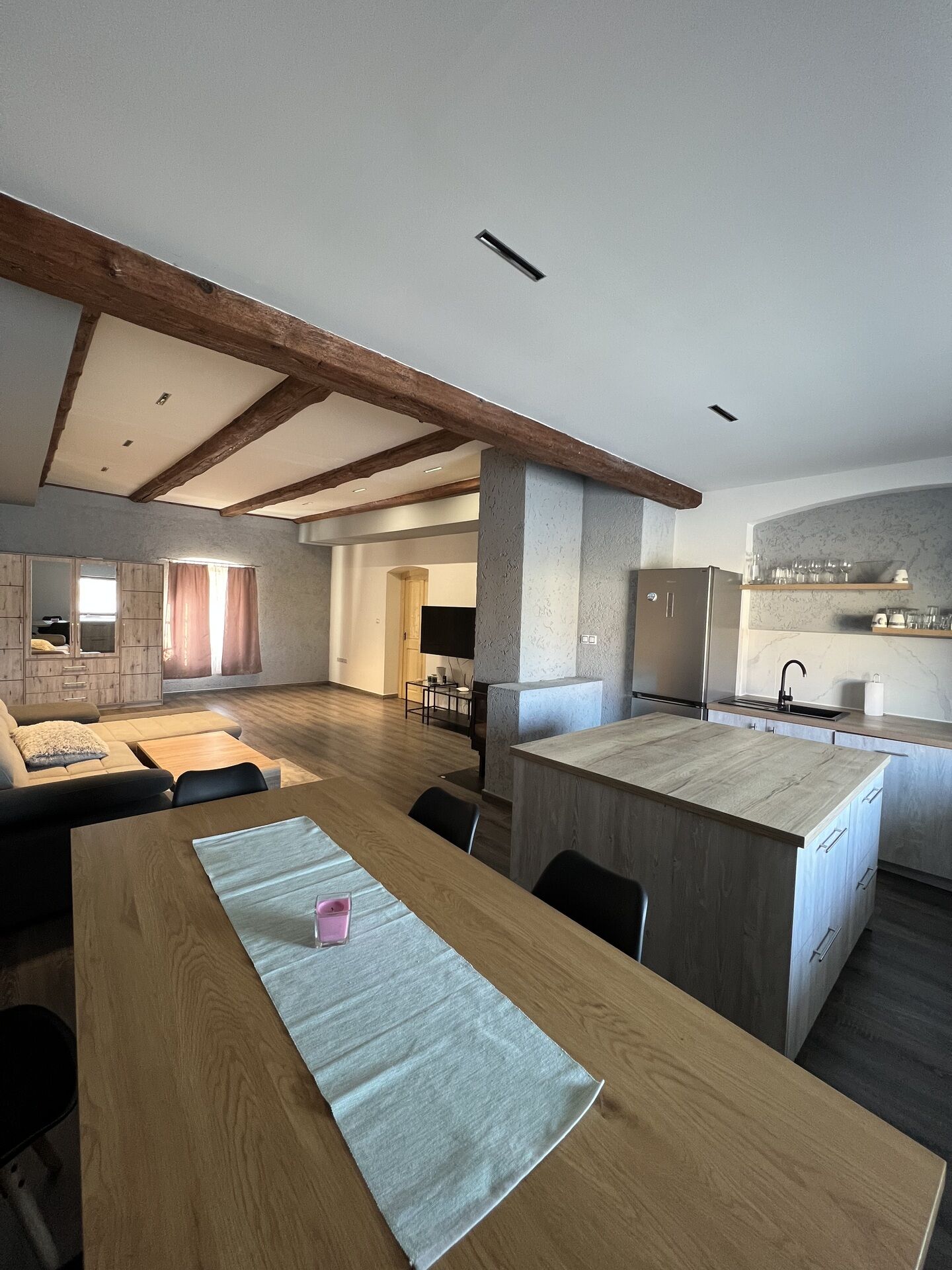 Rodinný dům 206 m2, pozemek 1 859 m2