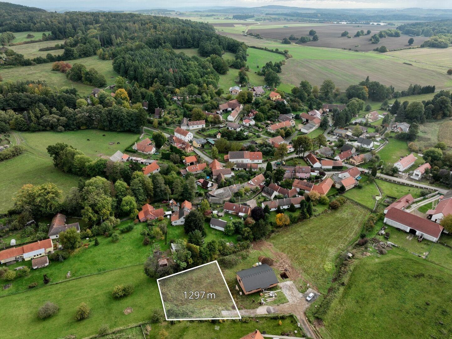 Stavební pozemek Ostrov u Tochovic 1 297m2