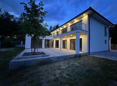 Prodej - dům/vila, 235 m²