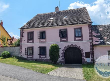 fotografie nemovitosti č. 1 | Prodej - dům/vila, 244 m²
