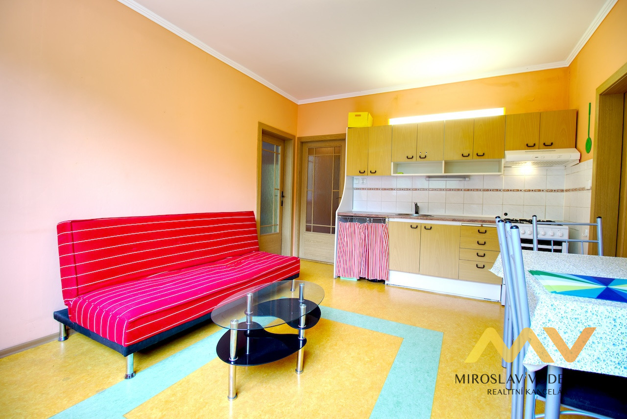 Prodej bytu 3+1, 97 m2 se dvěma lodžiemi, Hradec Králové - třída Edvarda Beneše.