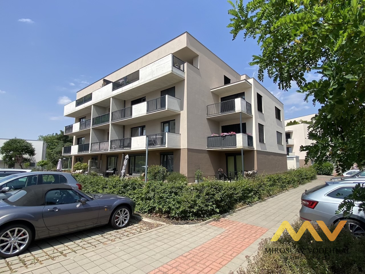 Pronájem moderního bytu 3+kk, 100 m2/B, Hradec Králové - ul. Farářství.