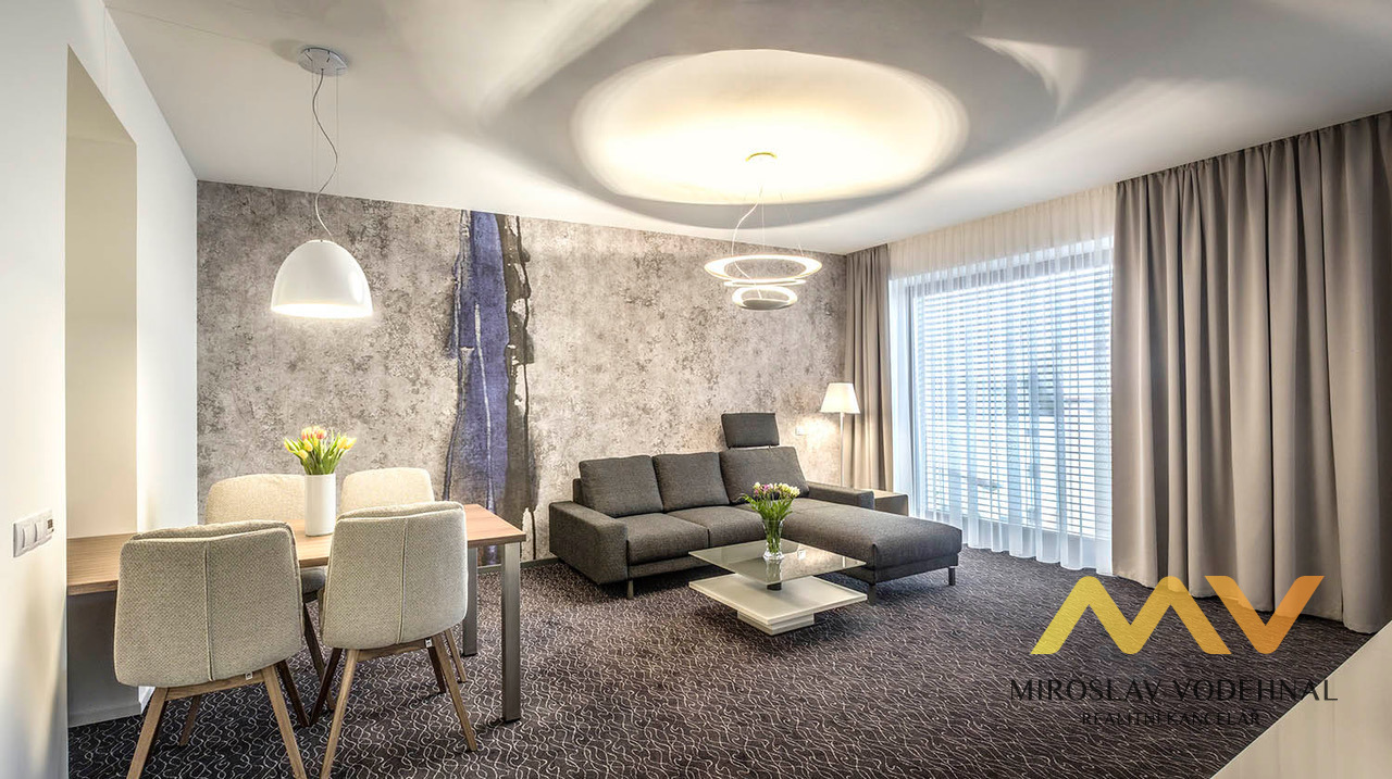 Pronájem exkluzivního apartmánu 78 m² s balkonem a výhledem do zahrad v centru Hradce Králové.