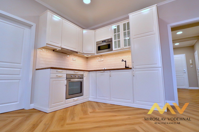 Pronájem krásného rekonstruovaného bytu 2+kk, 54 m², Hradec Králové - centrum. 