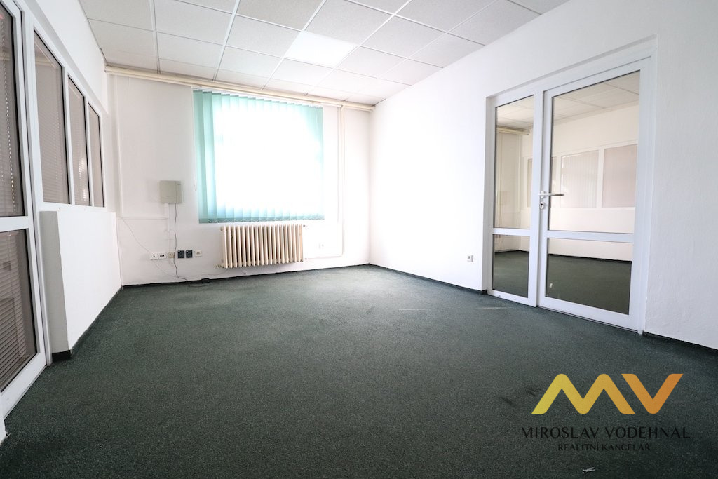 Pronájem kanceláře, 35 m2, Hradec Králové – ul. Bieblova. 