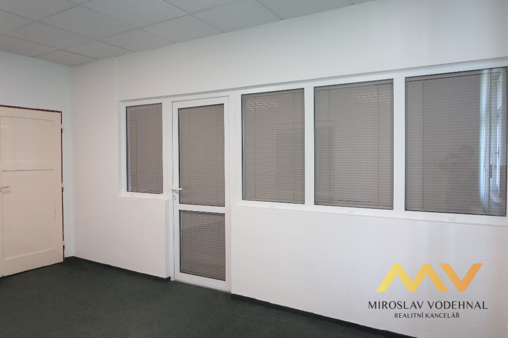 Pronájem kanceláře, 35 m2, Hradec Králové – ul. Bieblova. 
