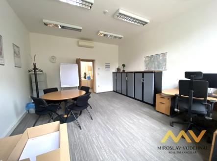 Pronájem - kanceláře, 131 m²