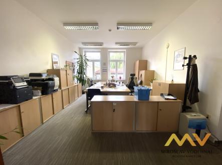 Pronájem - kanceláře, 259 m²