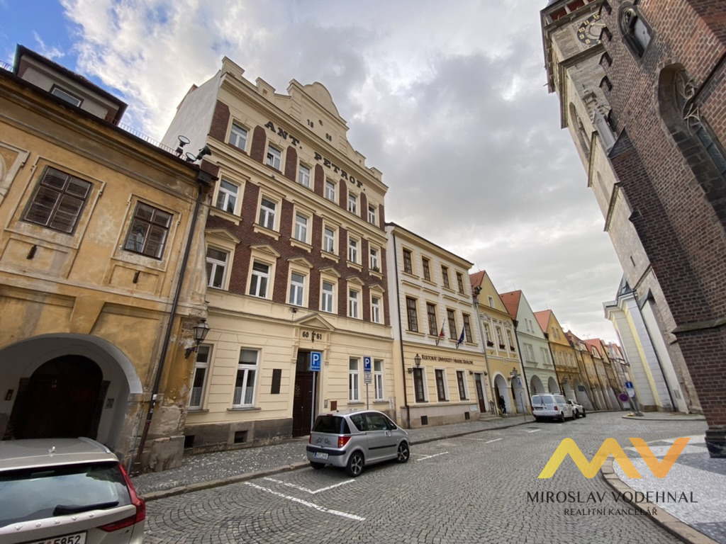 Pronájem rekonstruovaného bytu 2+1, 78 m², Hradec Králové - centrum.