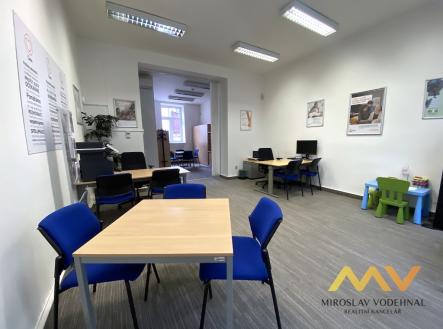 Pronájem - komerční objekt, administrativní budova, 306 m²