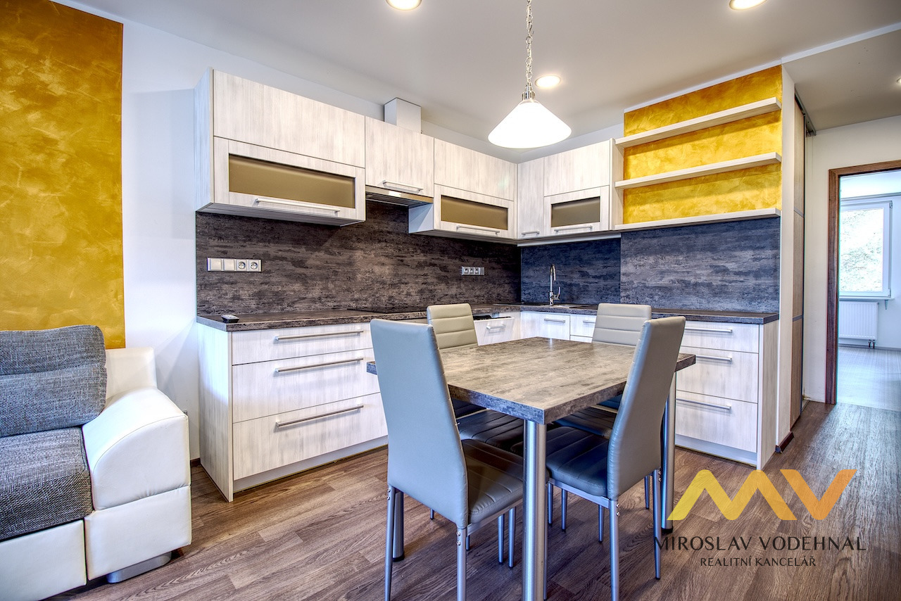 Pronájem rekonstruovaného bytu 3+kk, 72 m2/L, Hradec Králové - ul. Na Zahrádkách. 