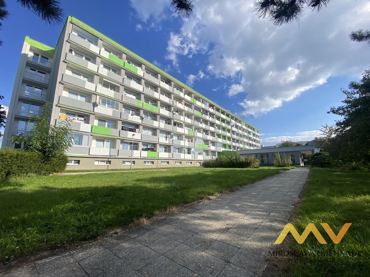 Pronájem bytu 1+kk, 22 m2 s lodžií, Hradec Králové - ul. Brožíkova.