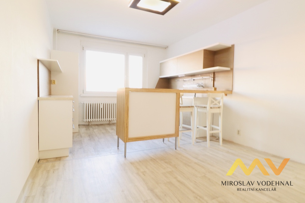 Pronájem bytu 2+kk, 41 m2, Hradec Králové - třída Edvarda Beneše. 