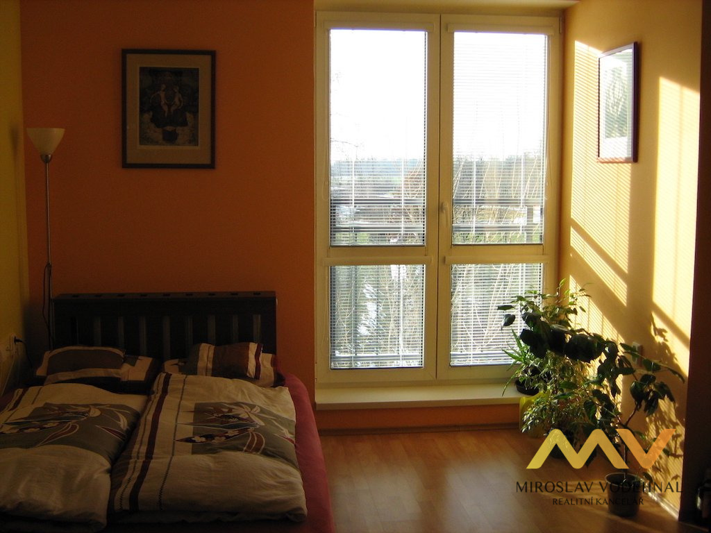 Pronájem útulného bytu 1+kk, 31 m2, Hradec Králové – ul. Ve Stromovce.