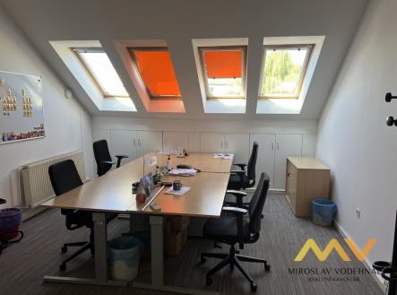 Pronájem - kanceláře, 128 m²