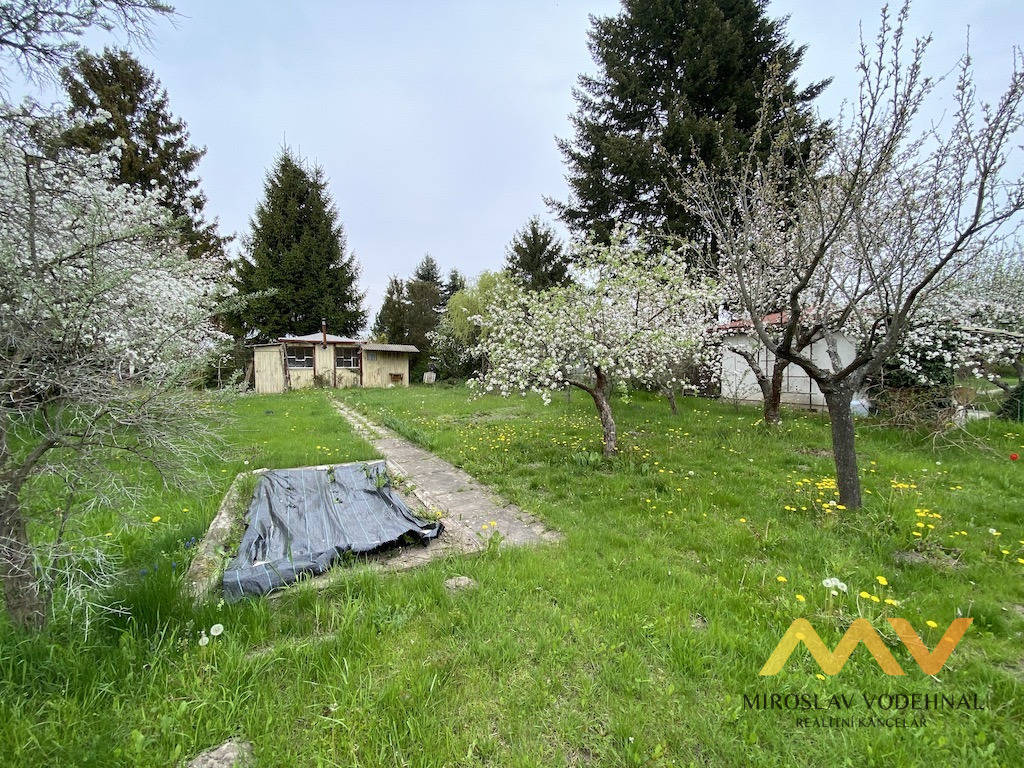 Pronájem chatky 20 m2 se zahradou 500 m2, Hradec Králové - Malšovice.