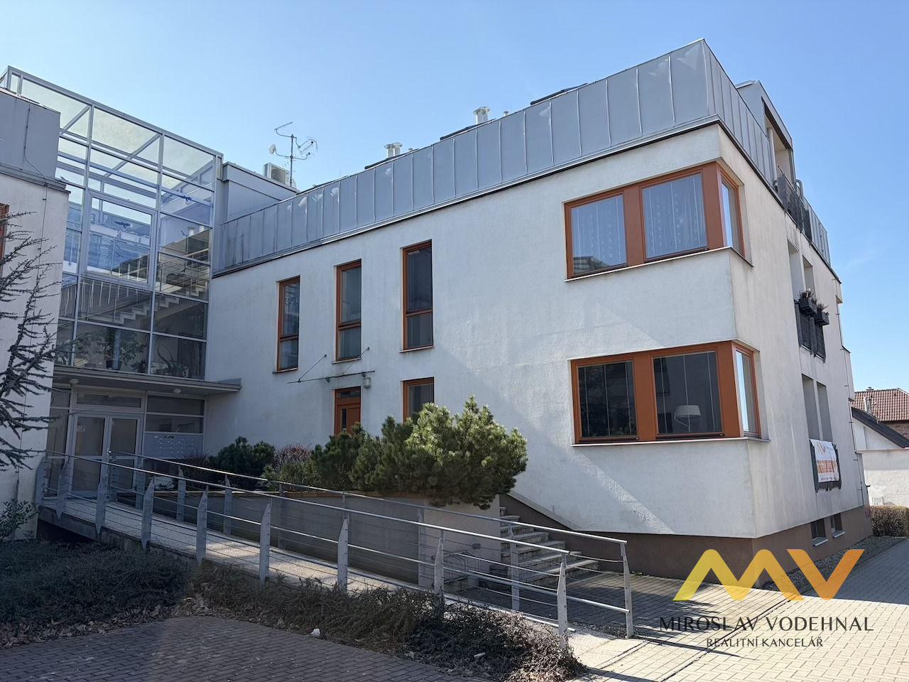 Pronájem nadstandardního bytu 4+kk, 95 m2, Hradec Králové - u Biřičky.