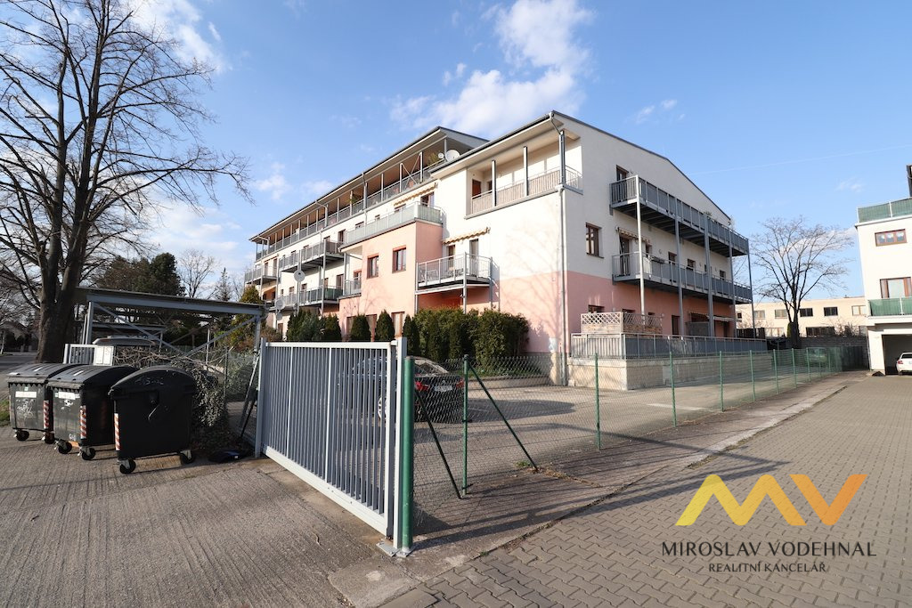 Pronájem bytu 2+KK, 64 m2 + terasa a balkon, park. stání, Hradec Králové - ul. Mrštíkova.