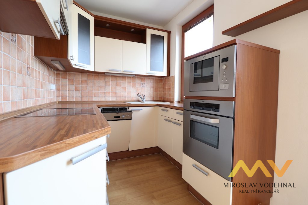 Pronájem bytu 2+KK, 64 m2 + terasa a balkon, park. stání, Hradec Králové - ul. Mrštíkova.