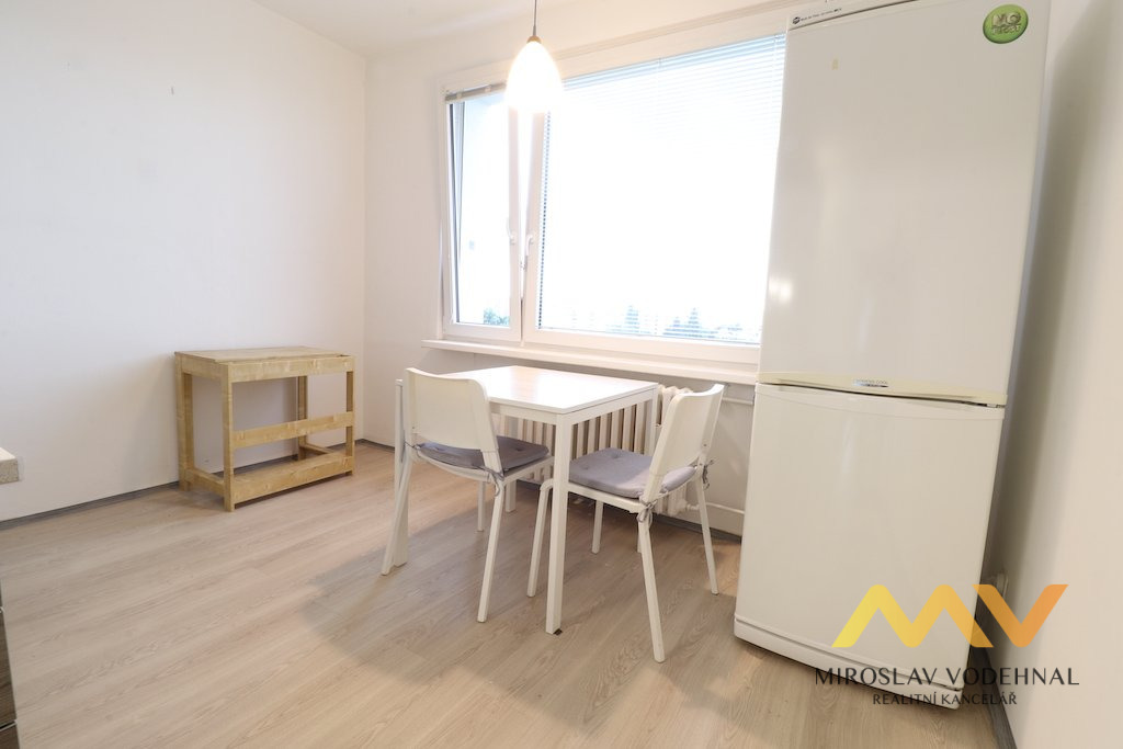 Pronájem rekonstruovaného bytu 2+1 s lodžií, 66 m², Hradec Králové – ul. Fričova. 