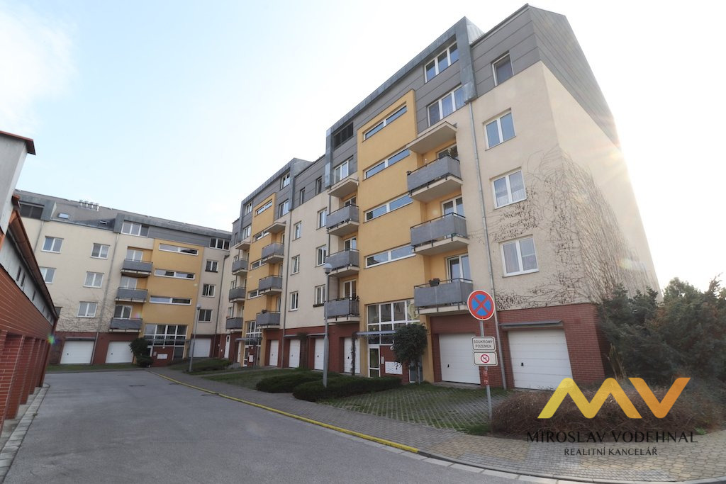 Pronájem útulného bytu 1+kk, 31 m2, Hradec Králové – ul. Ve Stromovce.