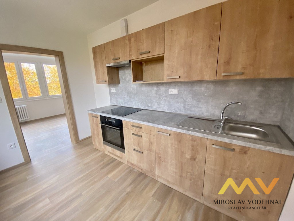 Pronájem rekonstruovaného bytu 3+1, 72 m² s lodžií, Hradec Králové – ul. Na Kotli.