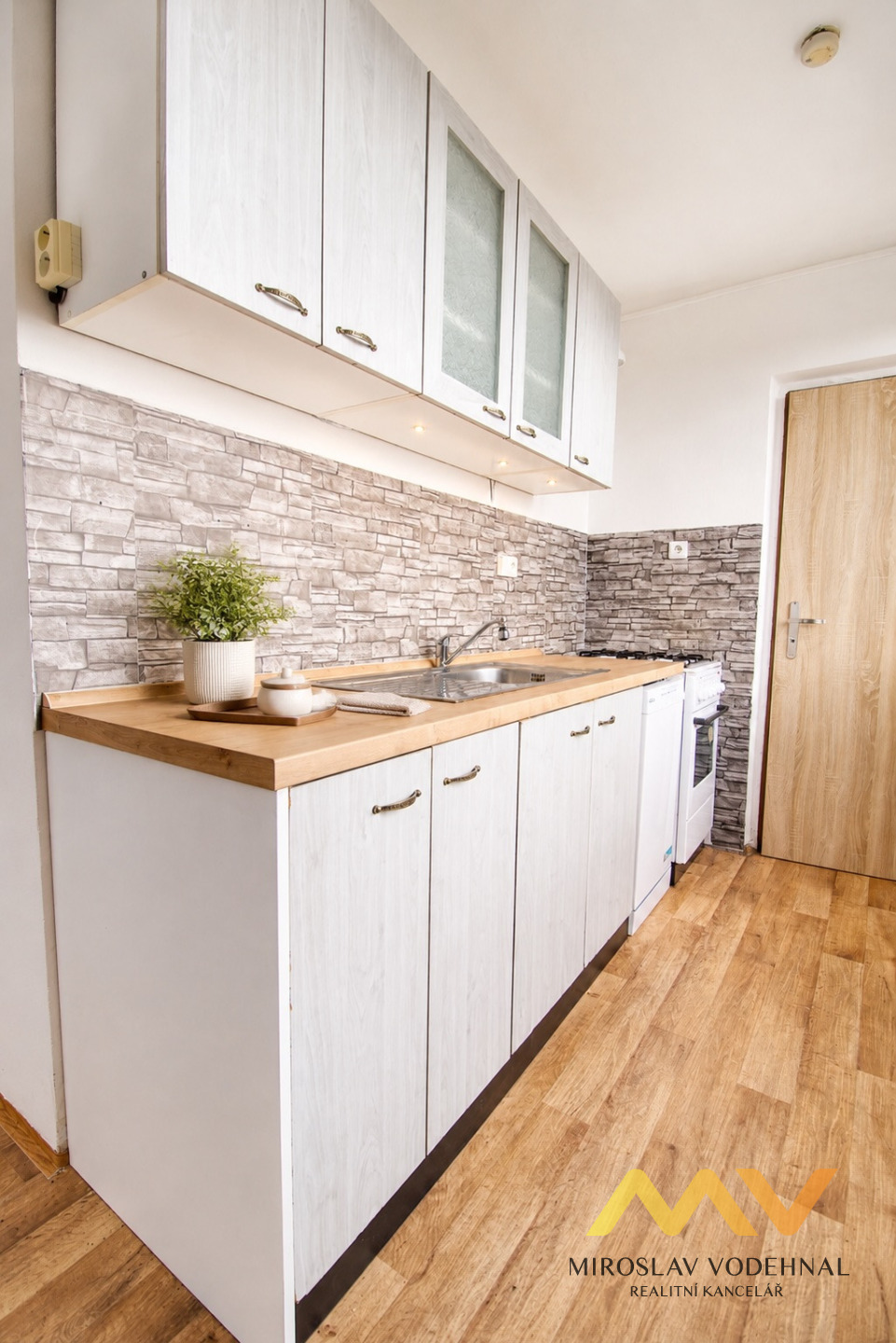 Pronájem slunného bytu 3+1 s lodžií, 64 m², Hradec Králové – ul. Polní.