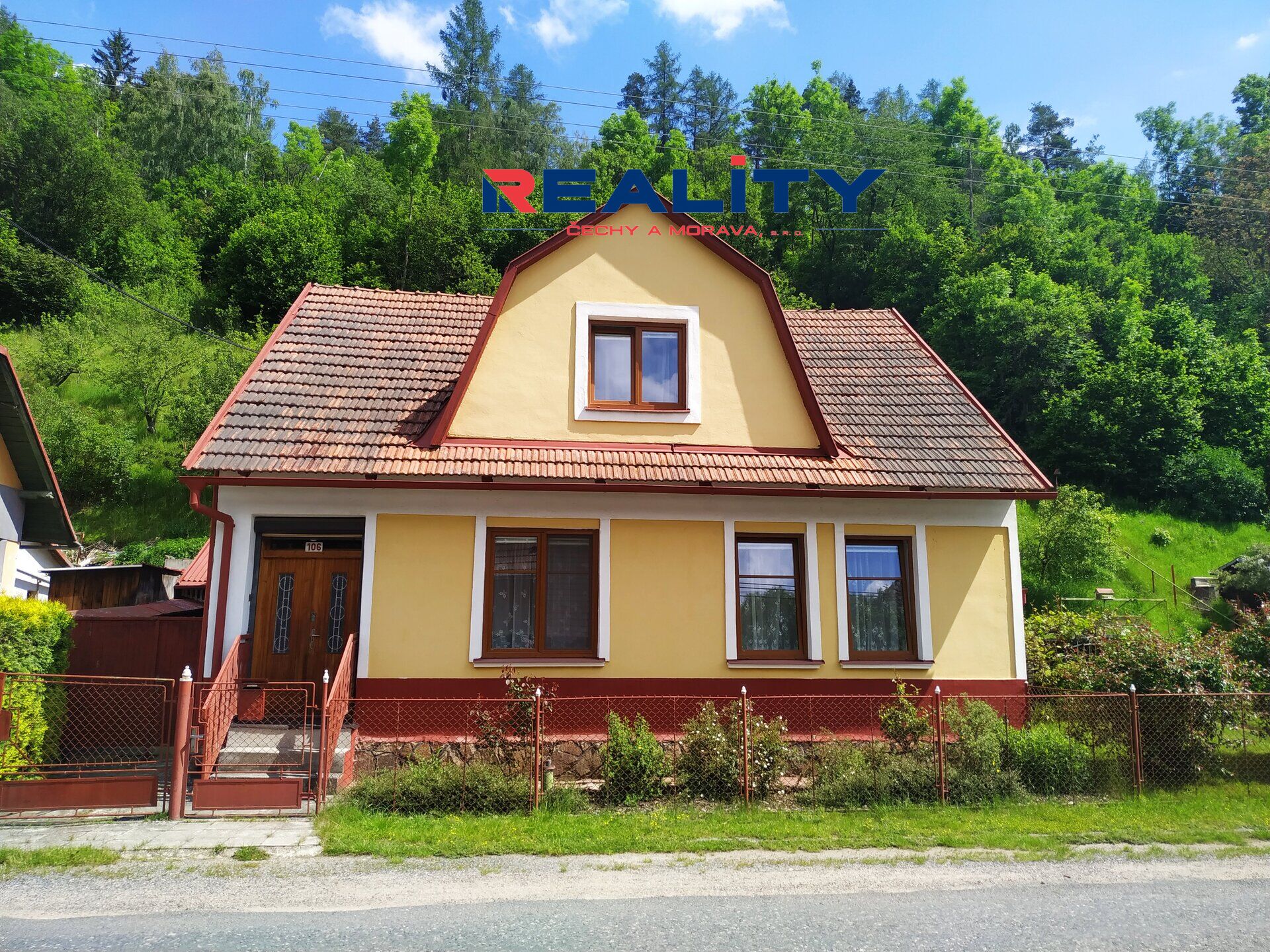 Prodej rodinného domu a stavebního pozemku ve Svojanově