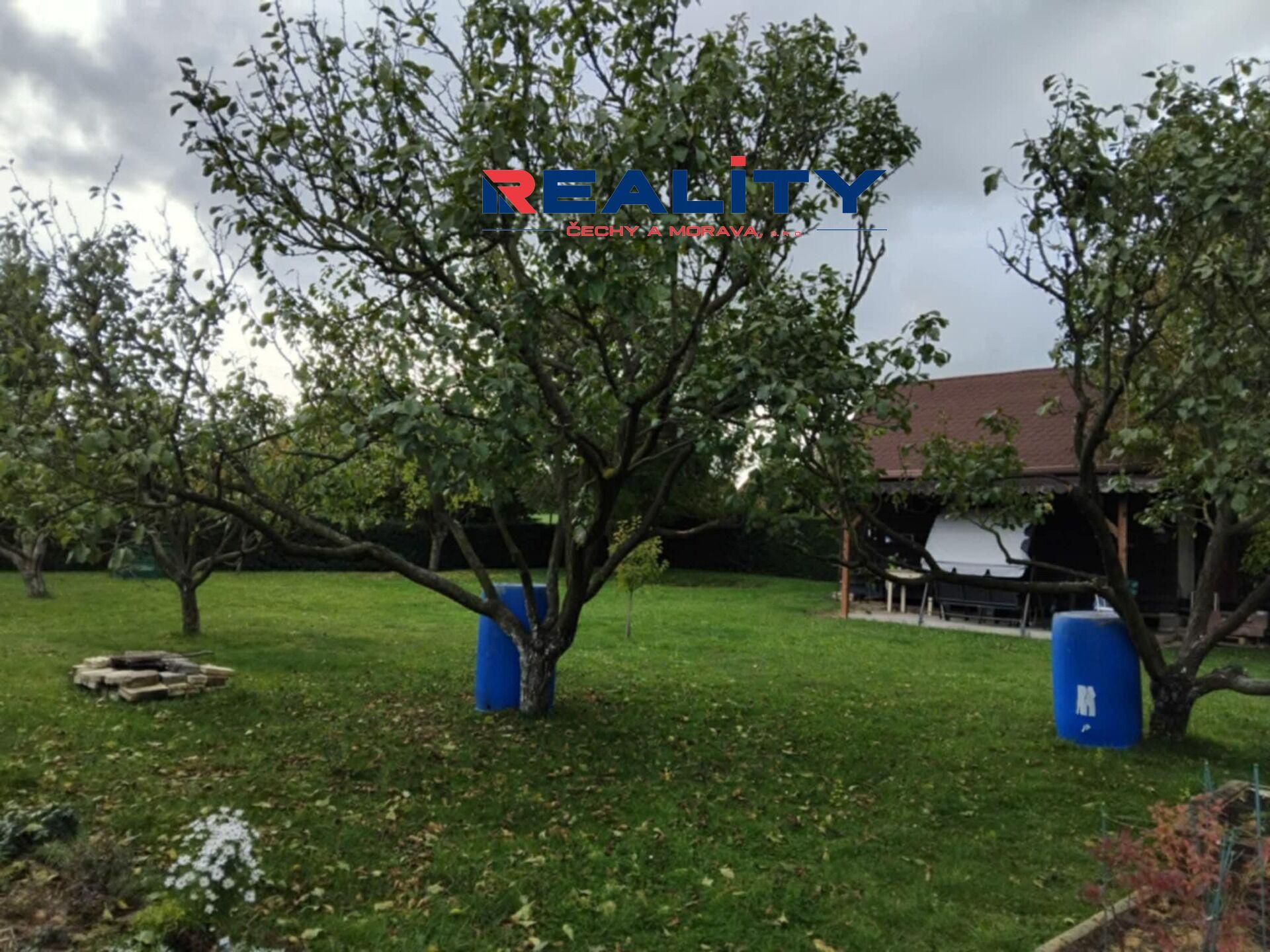 Pronájem zahrady 721 m² s domkem – rekreační oblast Knířov