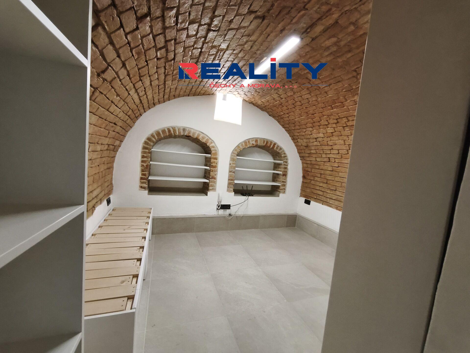 Pronájem originální micro-kanceláře 40 m² po kompletní rekonstrukci