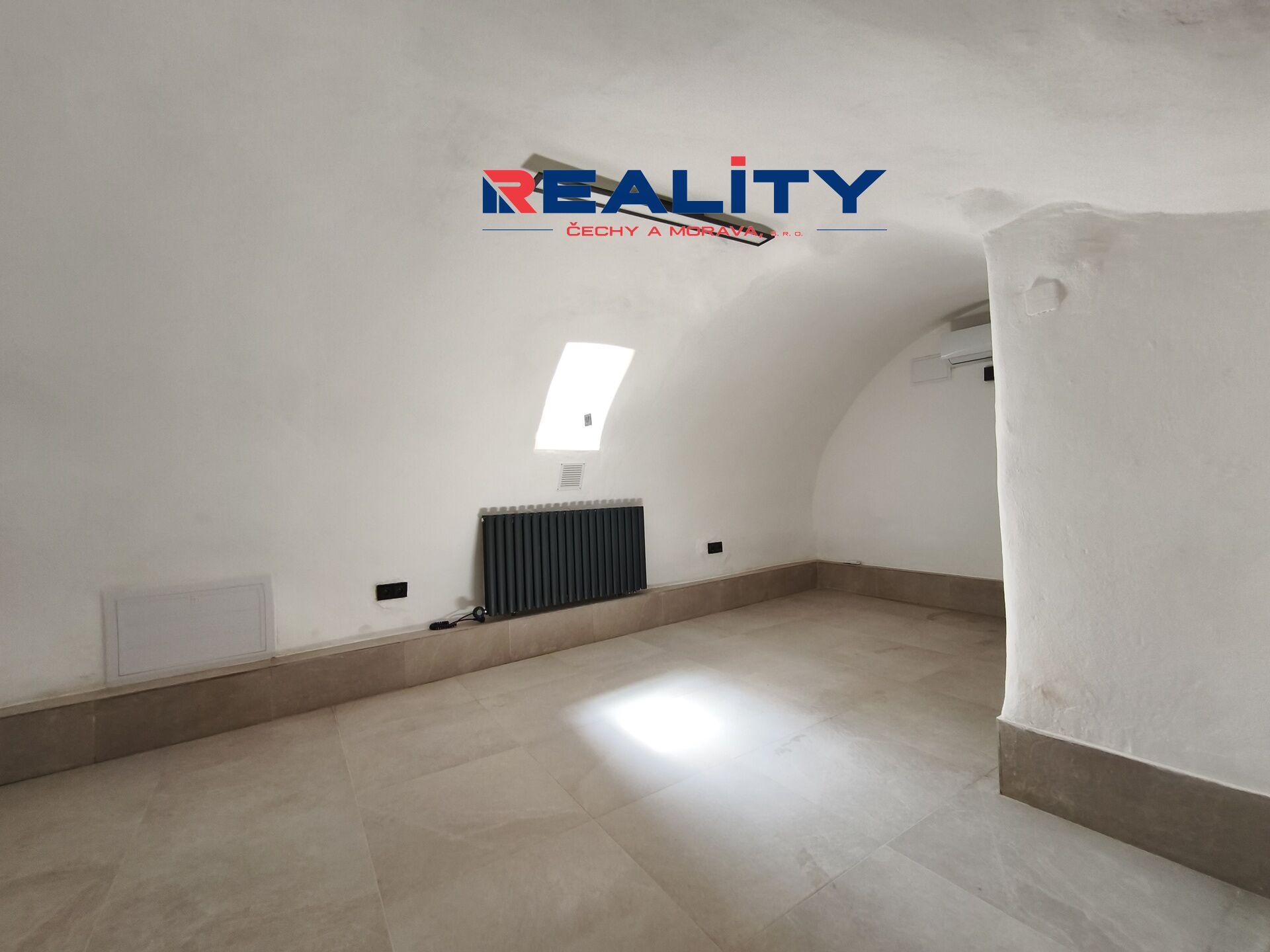 Pronájem originální micro-kanceláře 40 m² po kompletní rekonstrukci