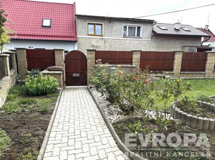 Vstupní branka 1.BJ | Prodej - dům/vila, 303 m²