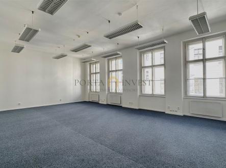 . | Prodej - nájemní dům, 2 850 m²