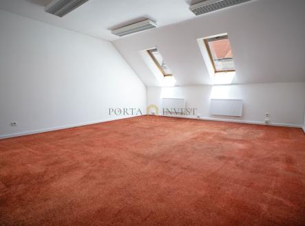 . | Prodej - nájemní dům, 2 850 m²