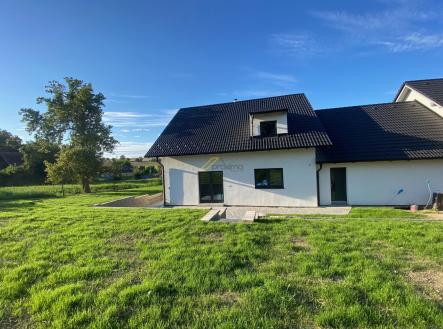 Pronájem - dům/vila, 168 m²