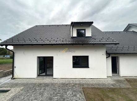 Pronájem - dům/vila, 168 m²