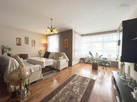 Obývací pokoj s kuchyní a jídelnou | Pronájem bytu, 3+kk, 80 m²