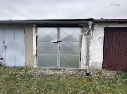 Průčelí garáže | Prodej - malý objekt/garáž