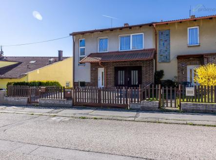 Pohled z ulice | Prodej - dům/vila, 230 m²